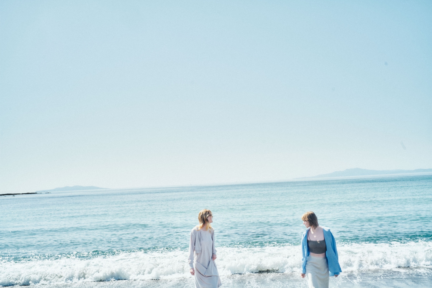 June Sunlight by the Shoreのスタイリング02