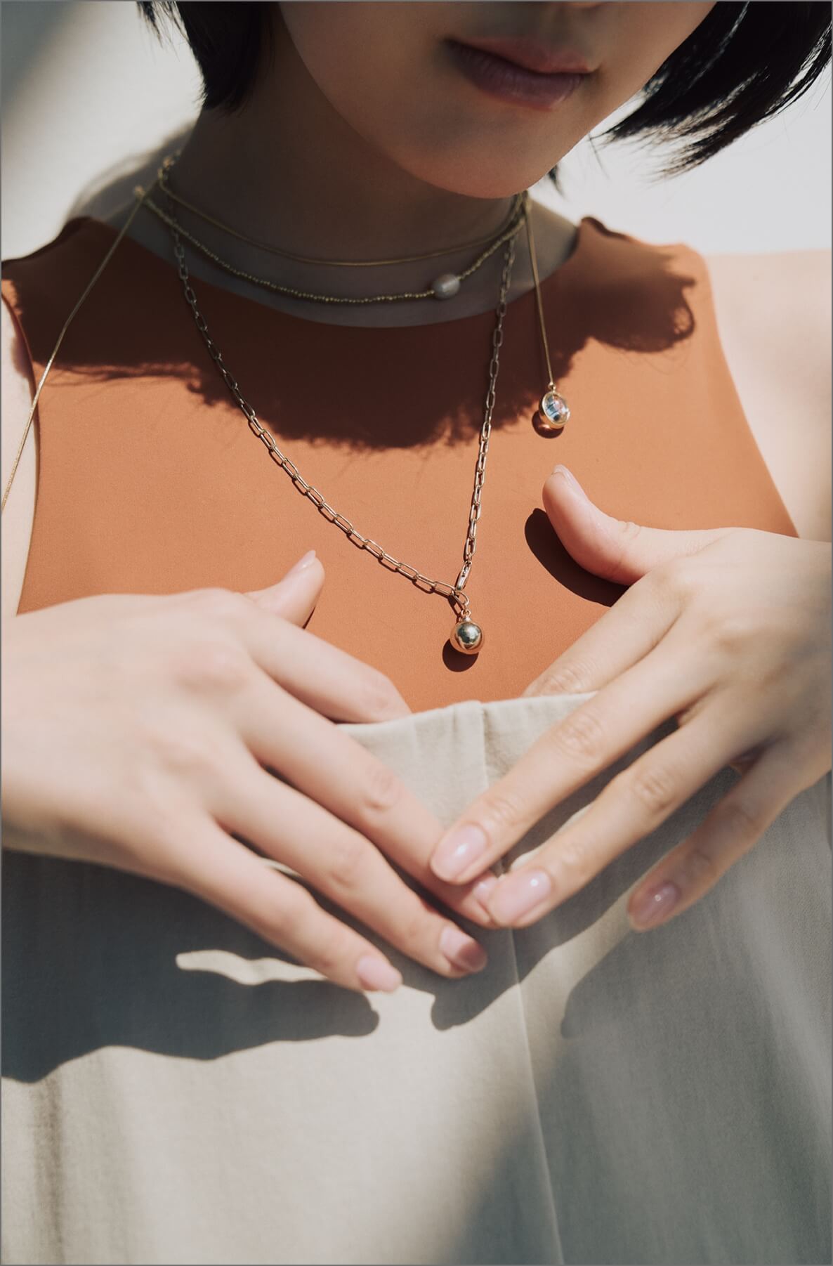 All in one,Shirt,Bra top,Necklace (top),Necklace (middle),Necklace (bottom),Shoes （emmi×SHAKA）