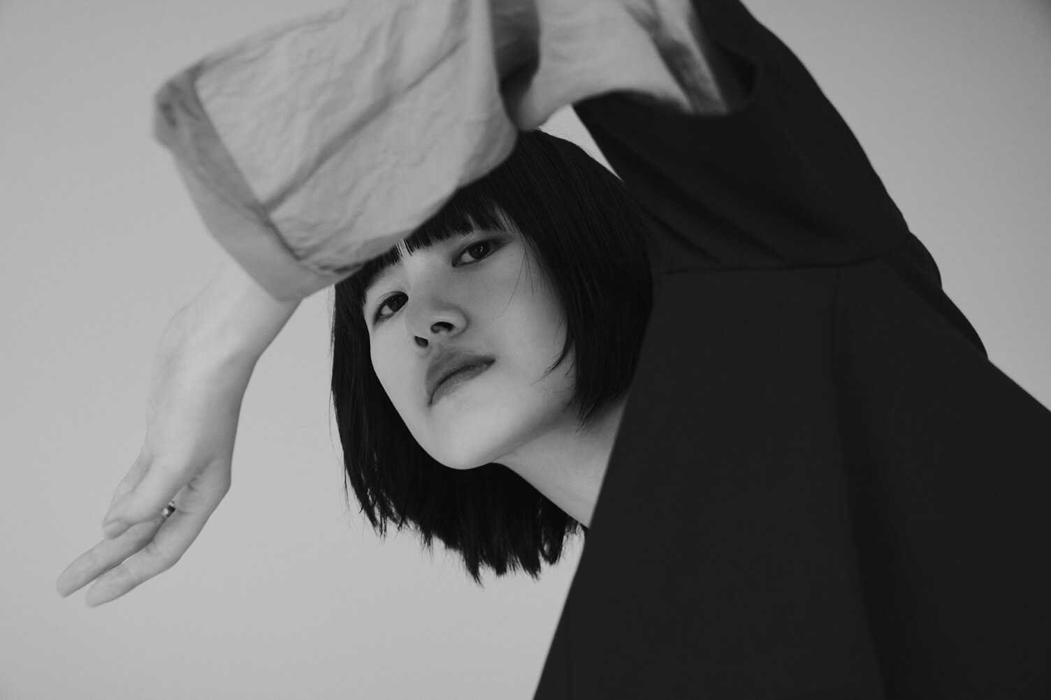 Jacket,Shirt,Bra top,Pants,Necklace (long),Necklace (short),Rings,Shoes