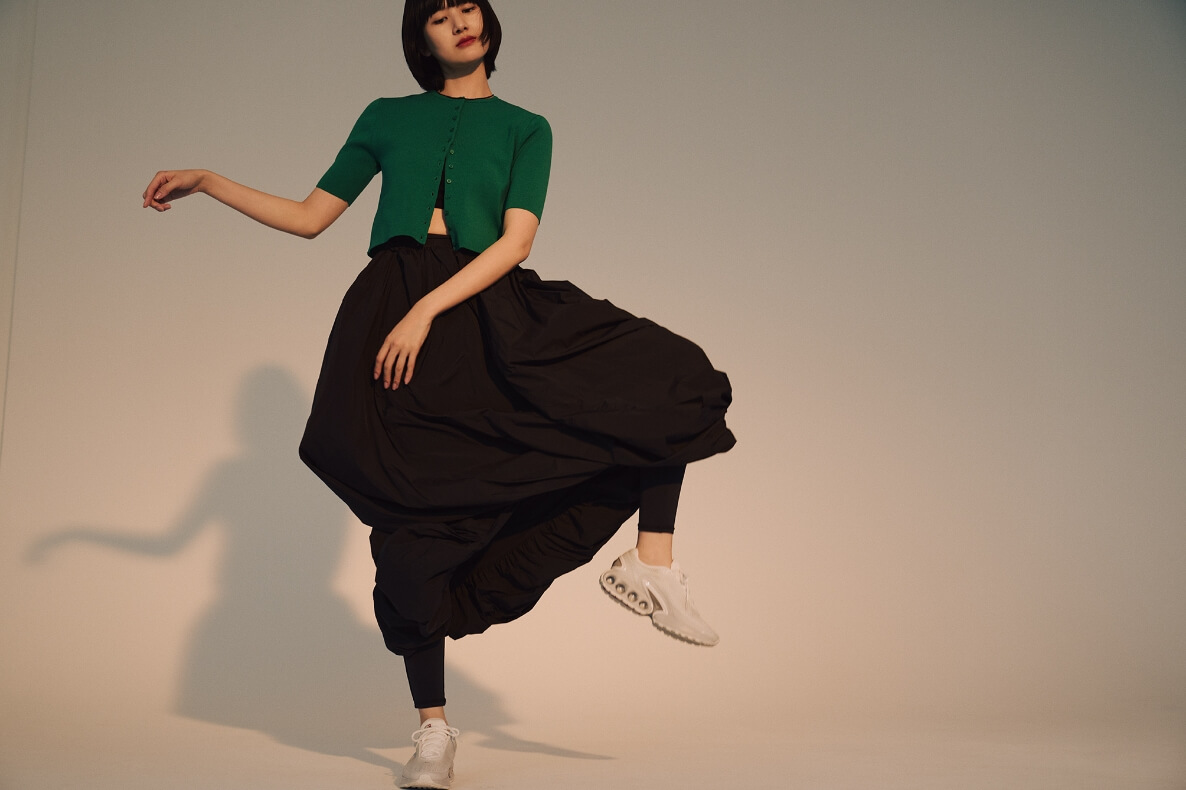 Cardigan,Bare top,Skirt,Leggings,Necklace,Shoes (NIKE)