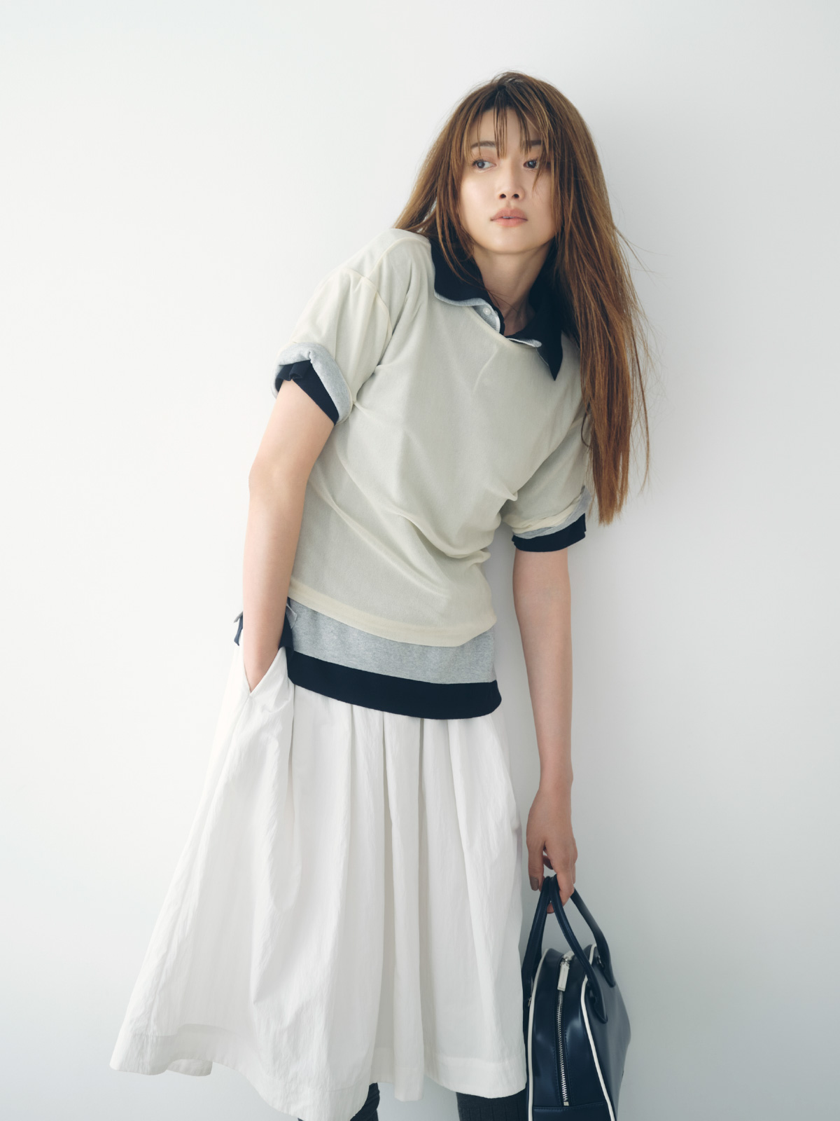 Tops 12,100yen Tops 13,200yen Skirt 16,500yen Socks 2,750yen Bag 16,500yen Shoes 18,700yen (ASICS)