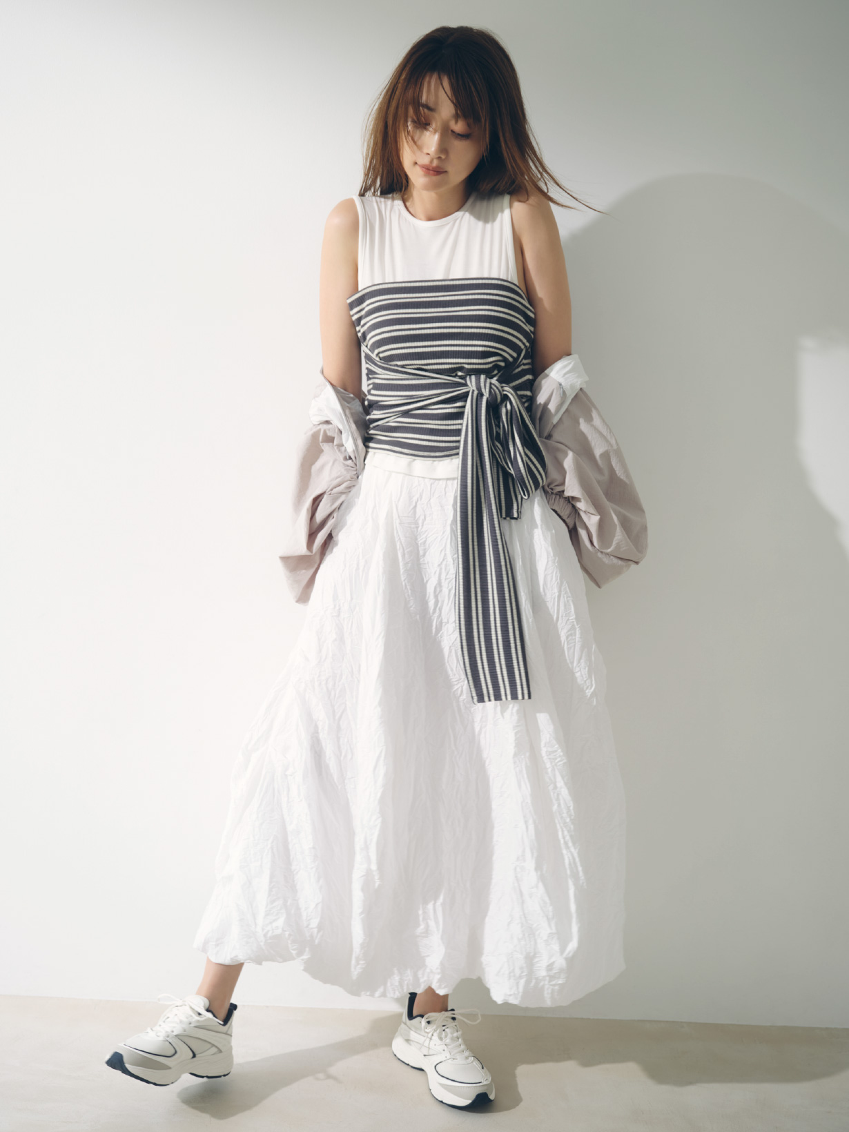 Jacket 19,800yen Tops 12,100yen Skirt 22,000yen Shoes 13,200yen(emmi×FILA)