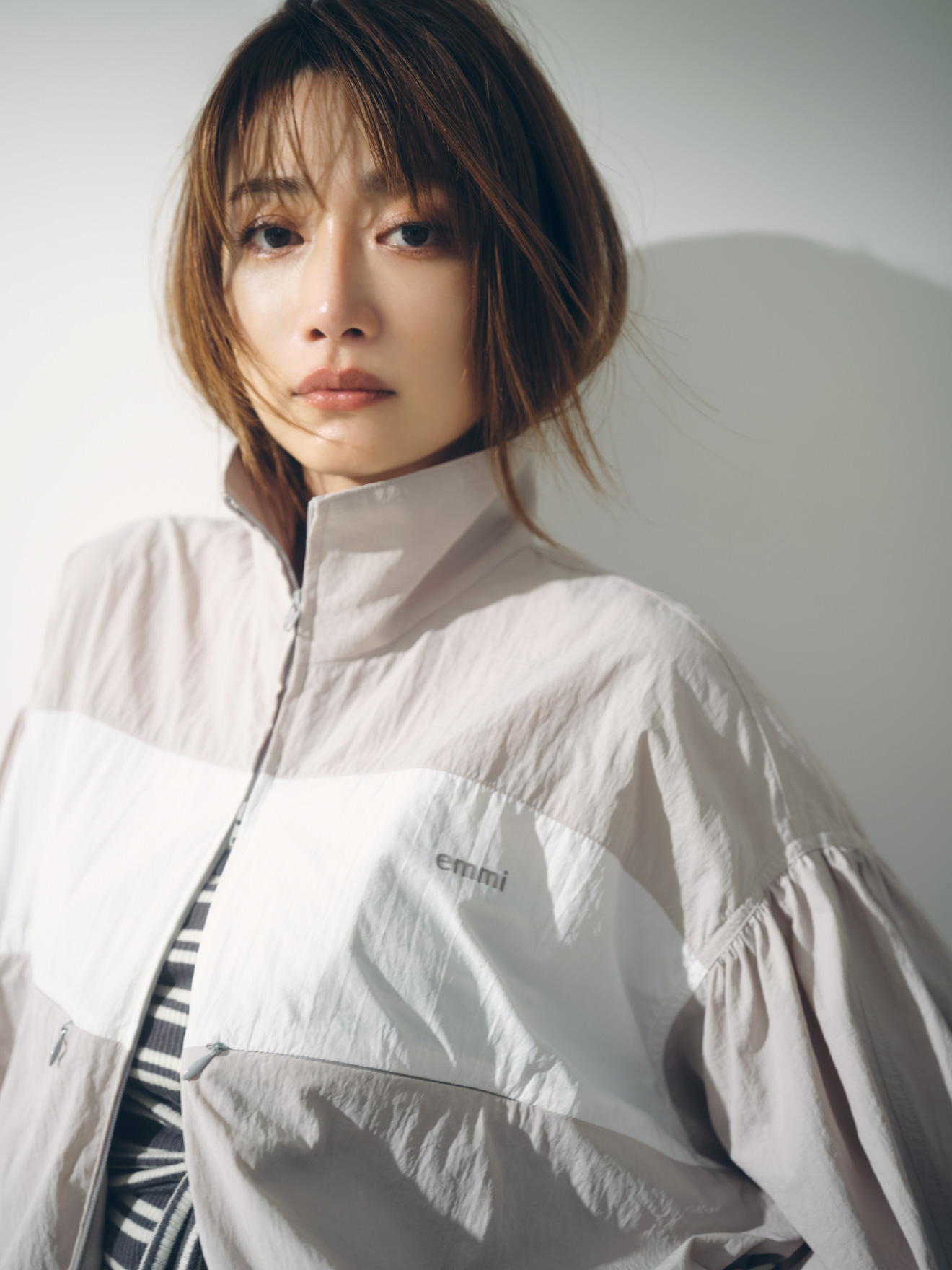 Jacket 19,800yen Tops 12,100yen Skirt 22,000yen Shoes 13,200yen(emmi×FILA)