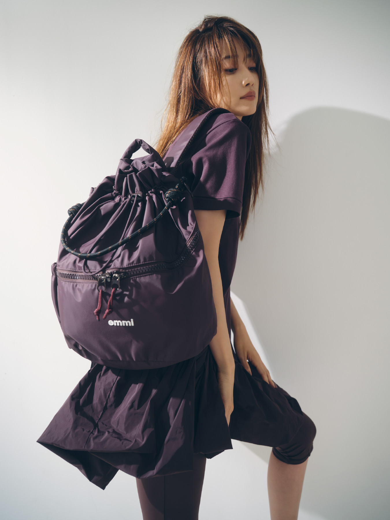 Dress 19,800yen Pants 10,890yen Bag 14,850yen Shoes 28,600yen (emmi×SALOMON)