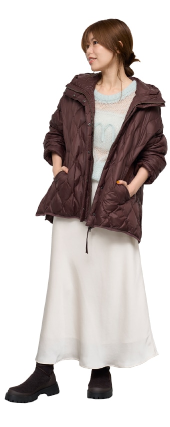 ブラウンのemmi×TAIONキルティングコートのコーディネート例