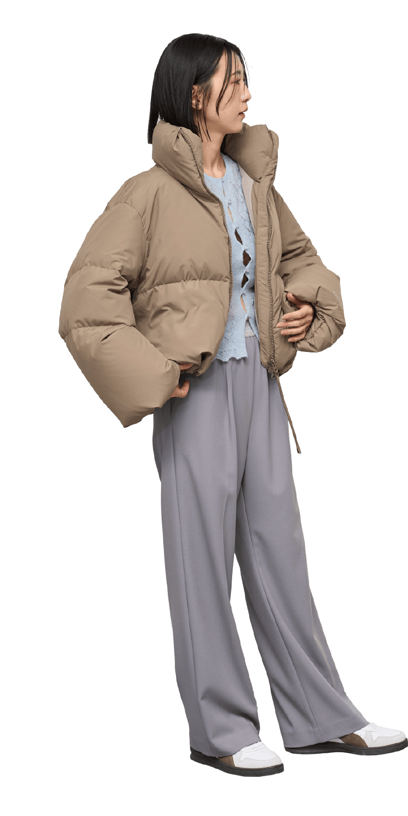 オリーブ色のクロップドフォルムダウンのコーディネート例