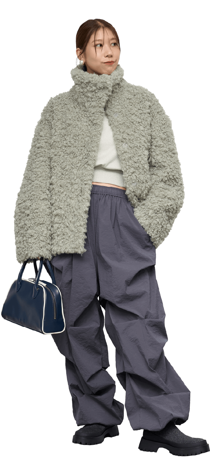 ミント色のボリュームボアコートのコーディネート例