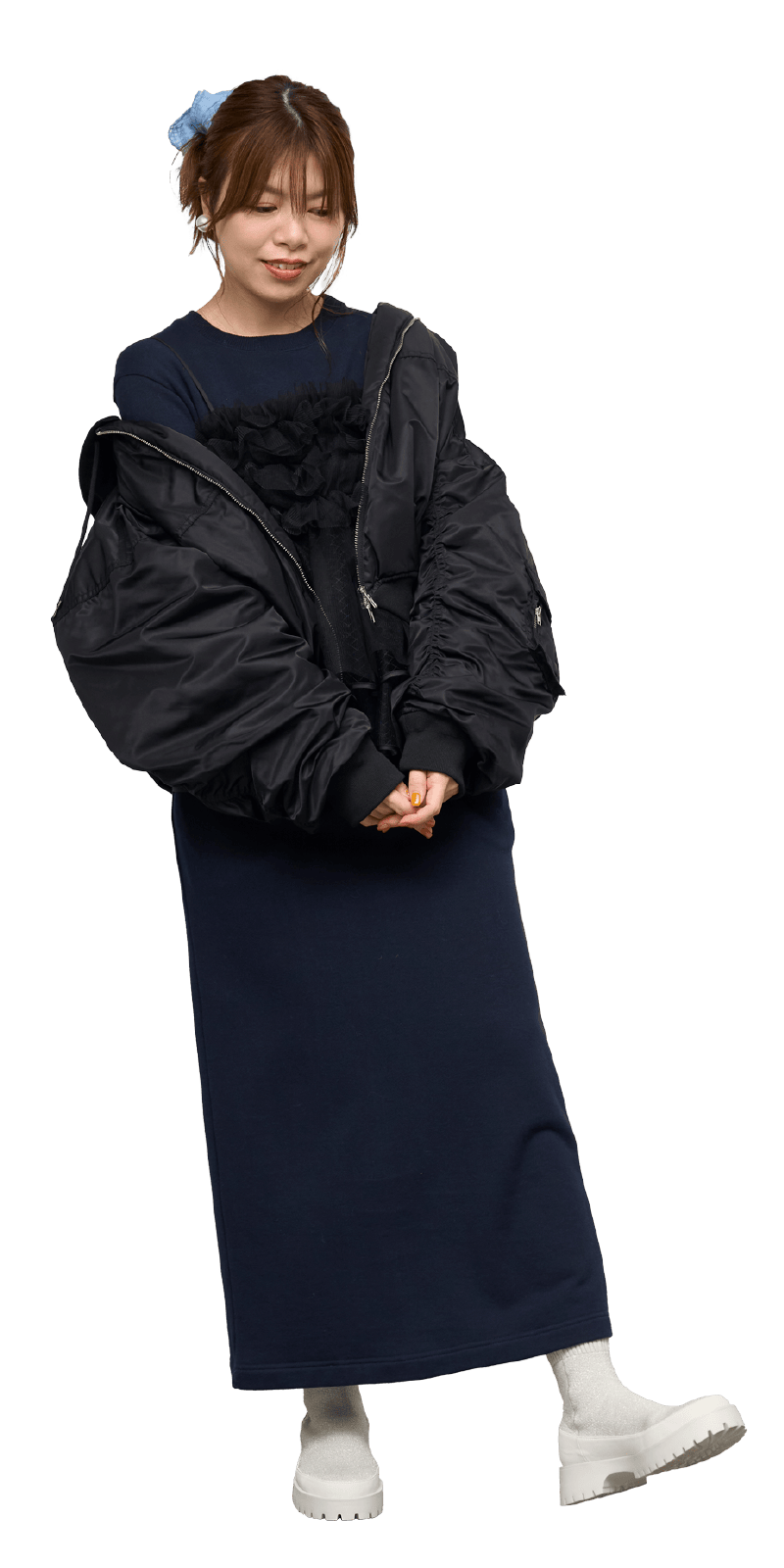 ブラックのフード付き2WAYボンバーブルゾンのコーディネート例