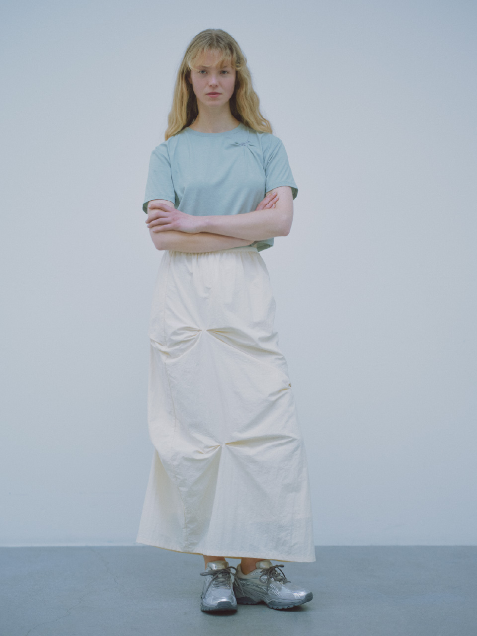 【未定】emmiロゴクロップドTシャツ/UVカット/接触冷感、【em】ボリュームメッシュスニーカーの着用イメージ