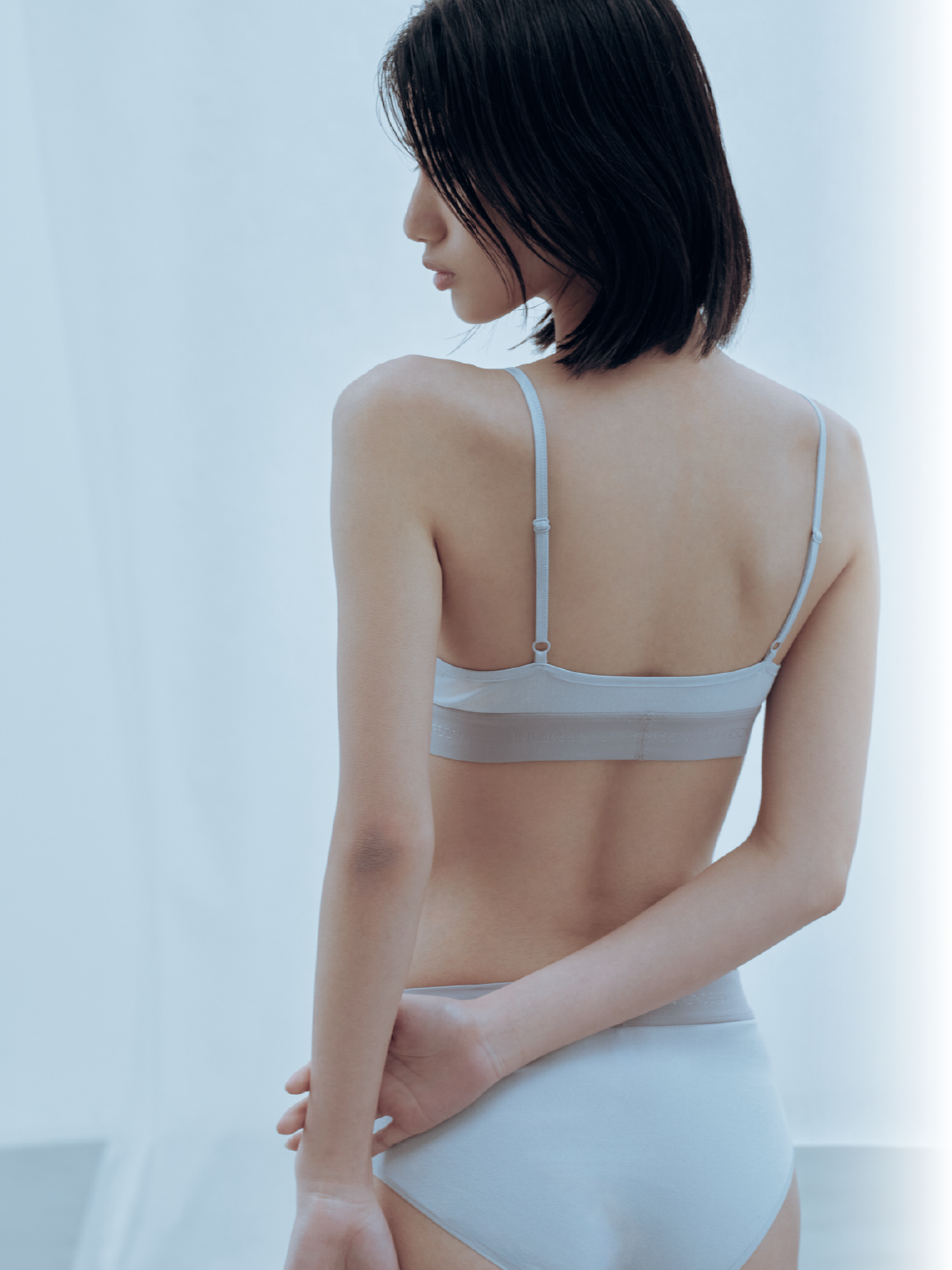 Back Open Camisole の背中のディテール