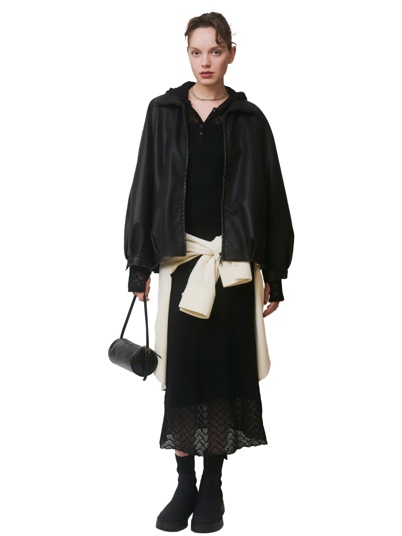 アウターとレースドレスのスタイリング