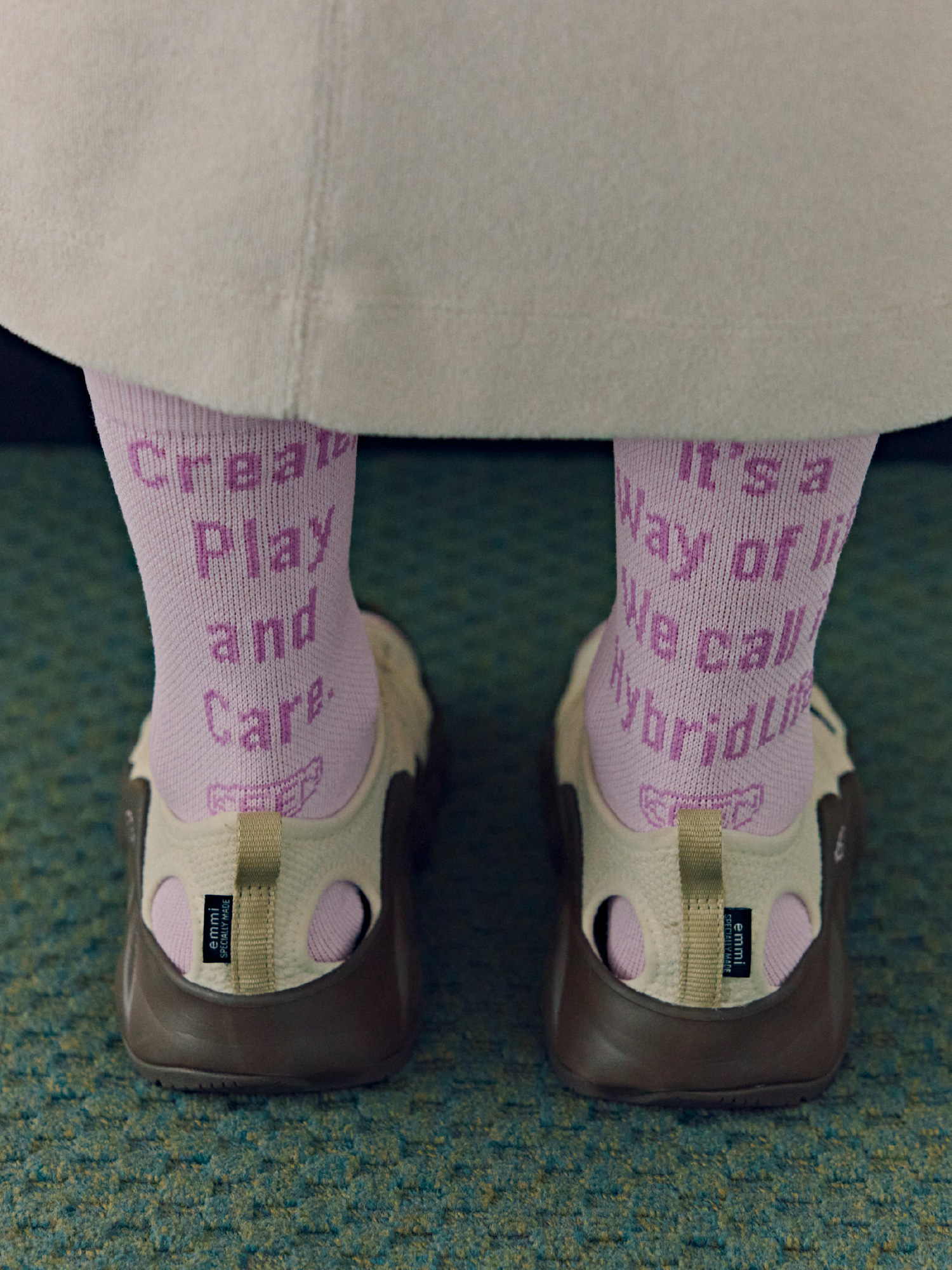 EMMI WA-SHI SOCKS CREWとHYPERPORT H2 / emmiの着用イメージ