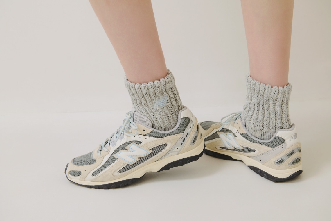 ミックスのショートコンフォートソックス2P・グレーのU204Lを合わせた足元写真