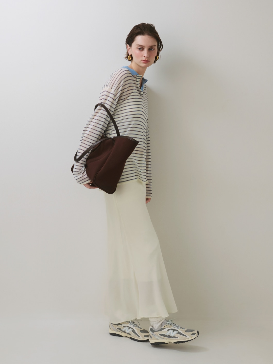 同コーディネートの全身写真