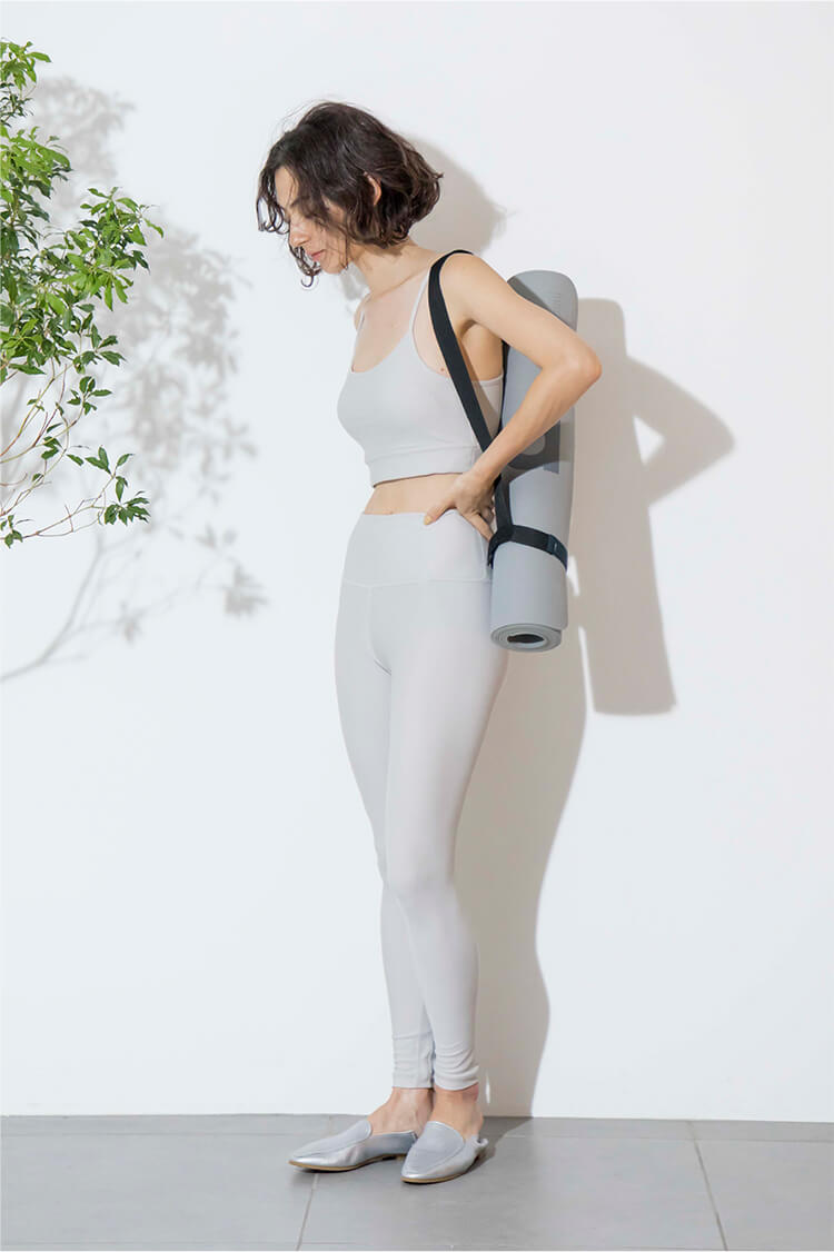 emmi yoga ムーン柄　上下　セットアップ　グレーベージュ emmi yoga ムーン柄 上下 セットアップ グレーベージュ emmi