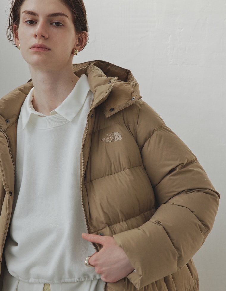 emmi ベージュ ダウン ハイネック OUTDOOR LOOKS │ emmi（エミ）公式サイト