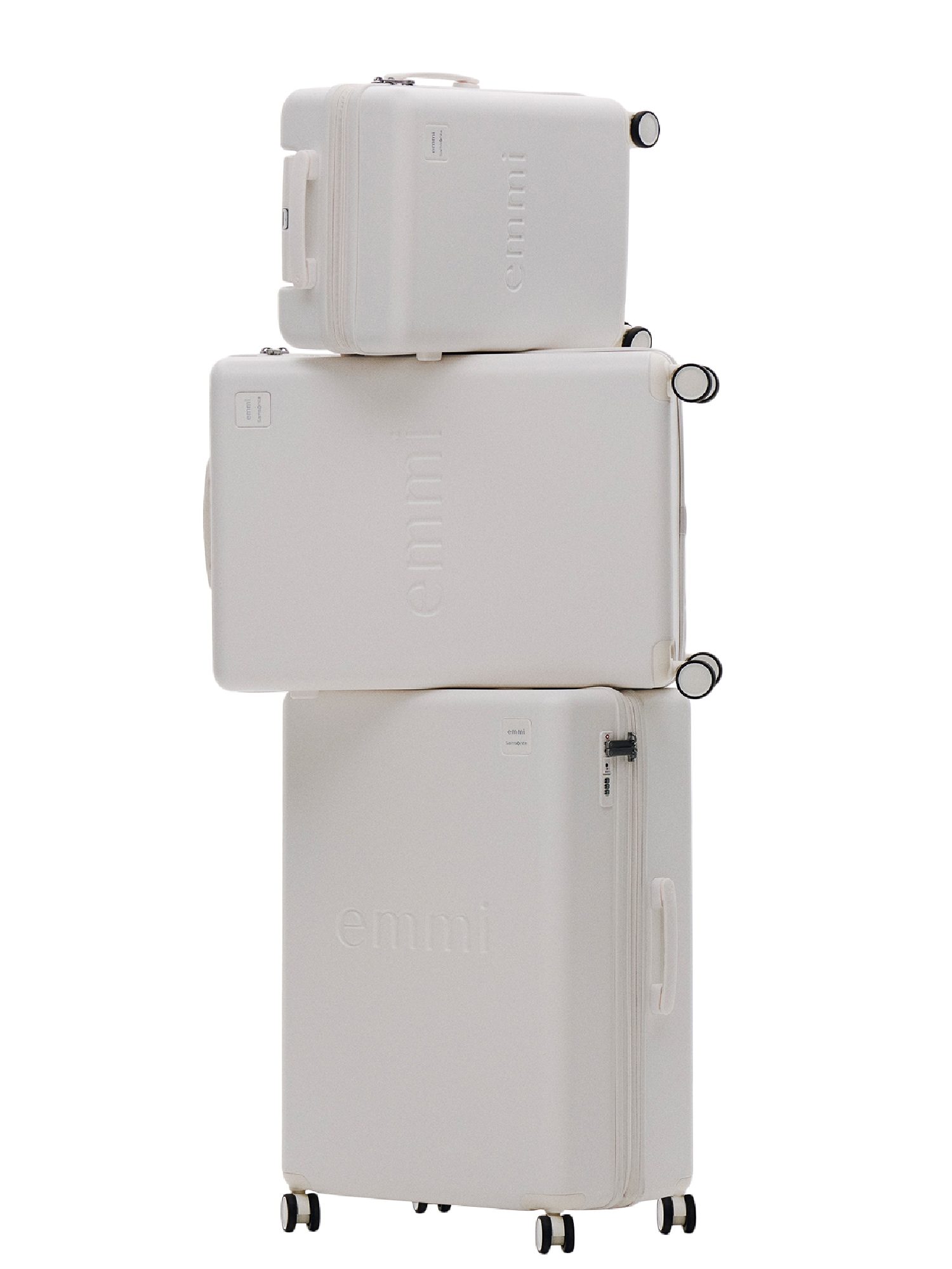 白い旅行用スーツケース「Samsonite スピナー」が積み重ねられたビジュアル