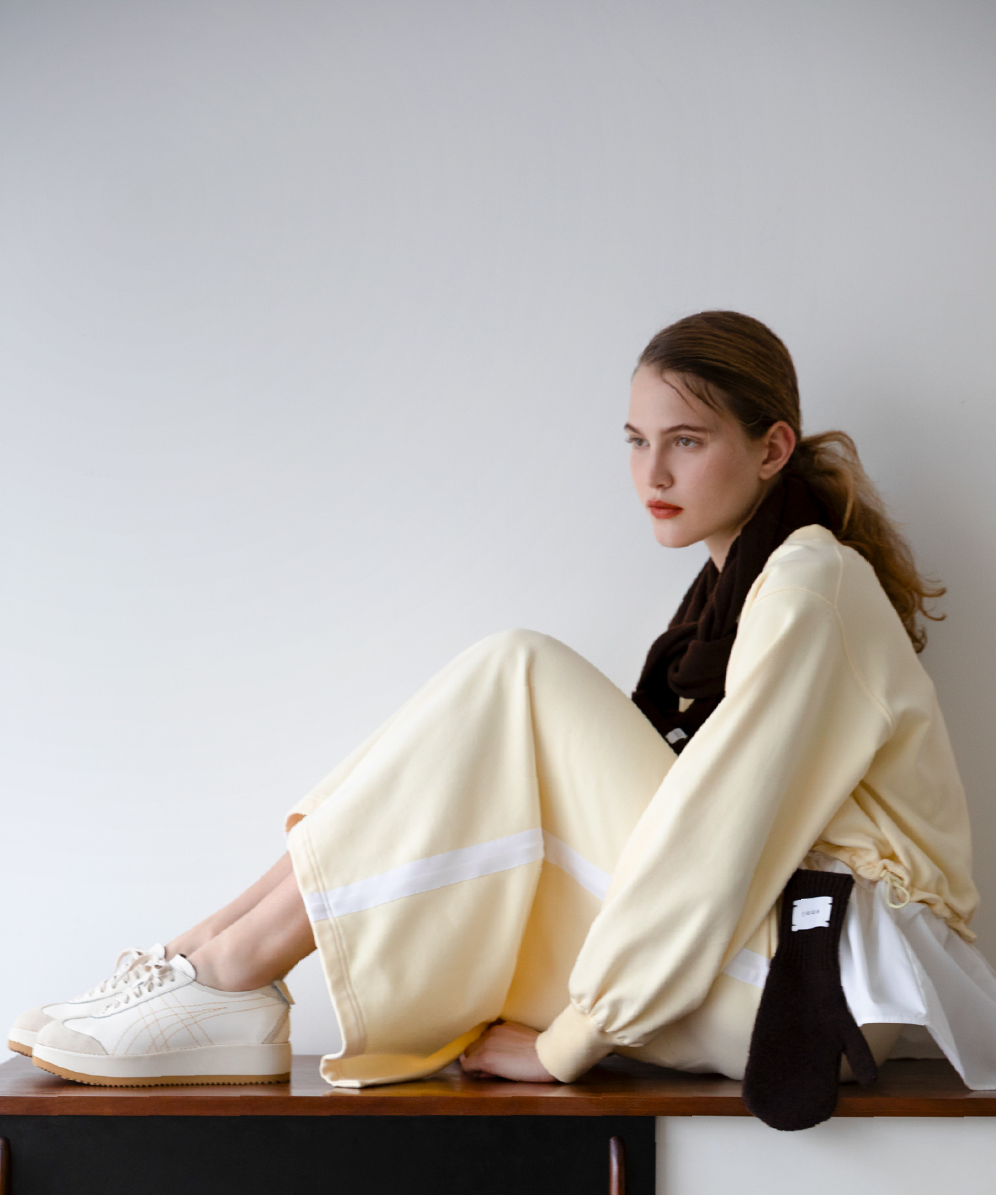 ふんわりと柔らかな質感が魅力の「NEW YEAR'S Special ITEMS」コーディネートの女性のメインビジュアル