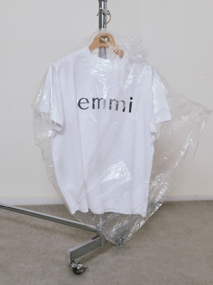 白色の【ONLINE限定カラー】eco emmiロゴTシャツ/UVカットの商品イメージ