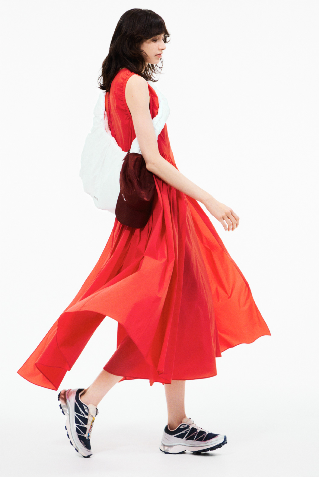 ギャザーフォルムナイロンワンピース/撥水、【emmiINEW ERA®】9TWENTY™emmiロゴナイロンキャップ、ギャザーディテールショルダーバッグ/撥水、XT-6の着用イメージ