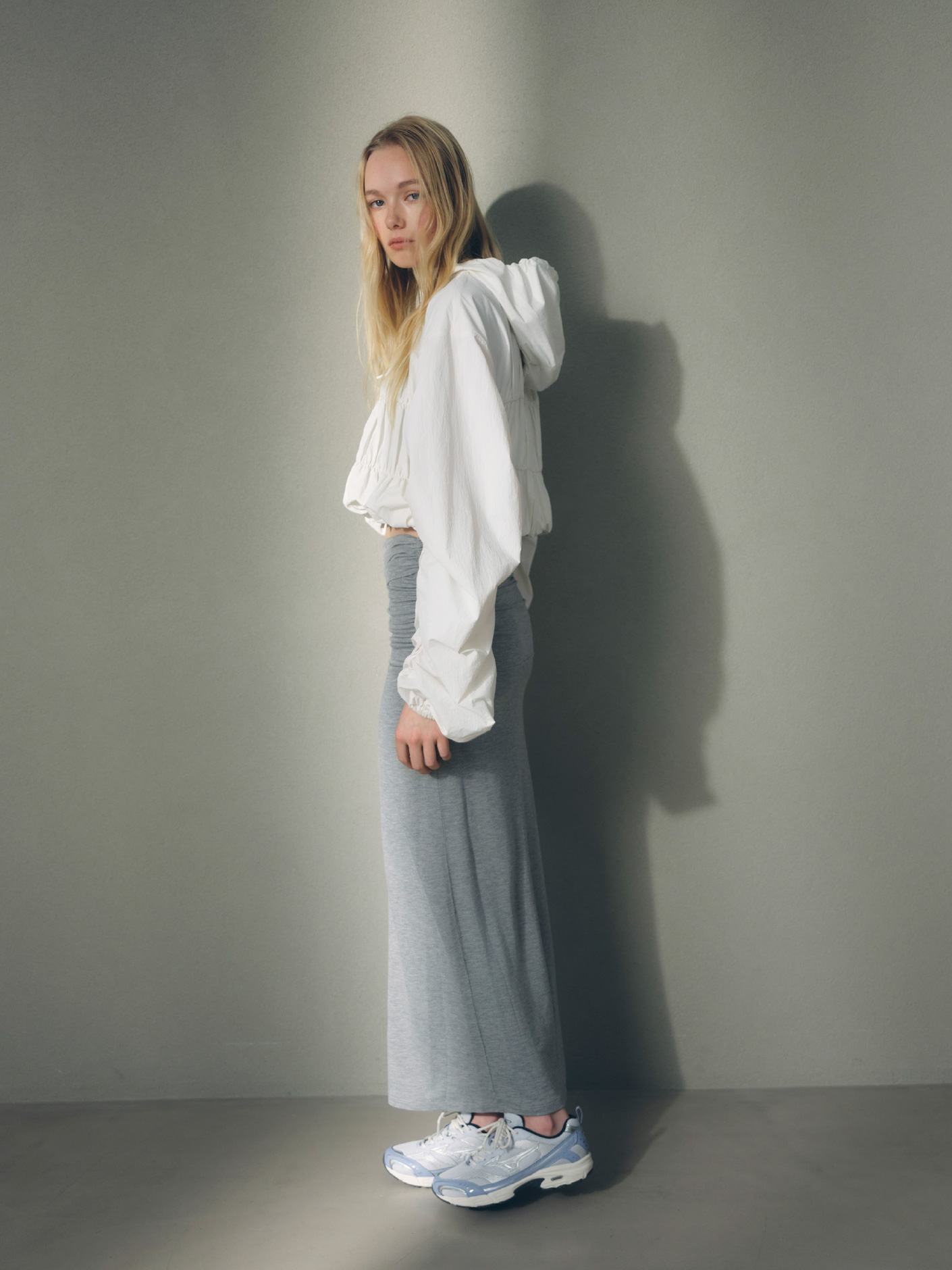 【Movique】シャーリングブルゾン、シュシュ付きバンドゥスイムウェア、2wayカットタイトスカート、MXR emmiを合わせたコーディネート