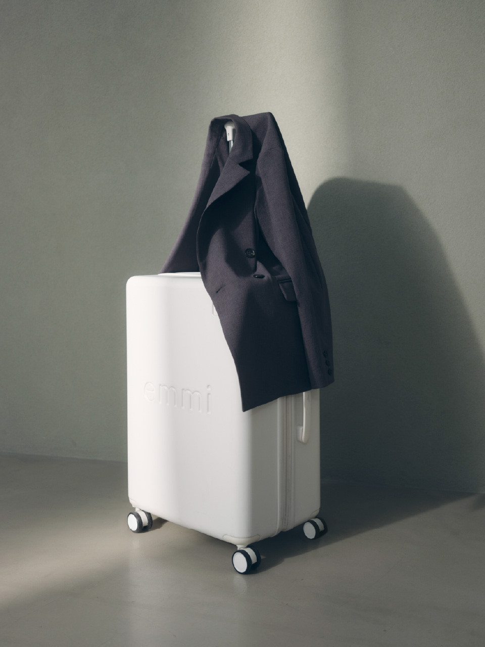 【Movique】パッカブルジャケット/撥水/UVカット/接触冷感、【emmi×Samsonite】スピナー68の商品画像