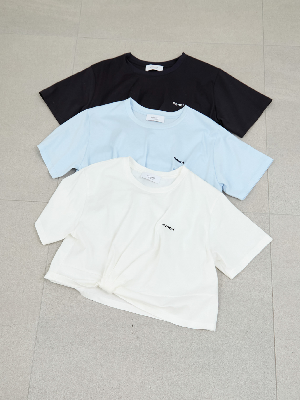 emmiロゴ裾タックデザインTシャツの商品画像