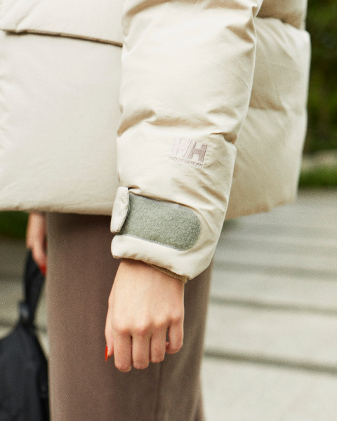 HELLY HANSEN ✖️EMMI フード付きダウンWomen's L HELLY HANSEN×emmi │ emmi（エミ）公式サイト