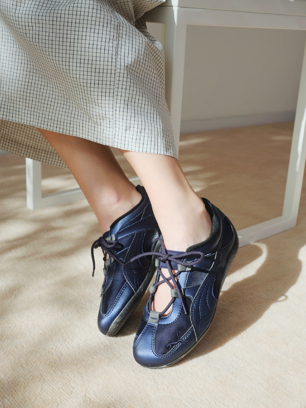 Speed cat Go emmi(スニーカー)を着用した足元写真。