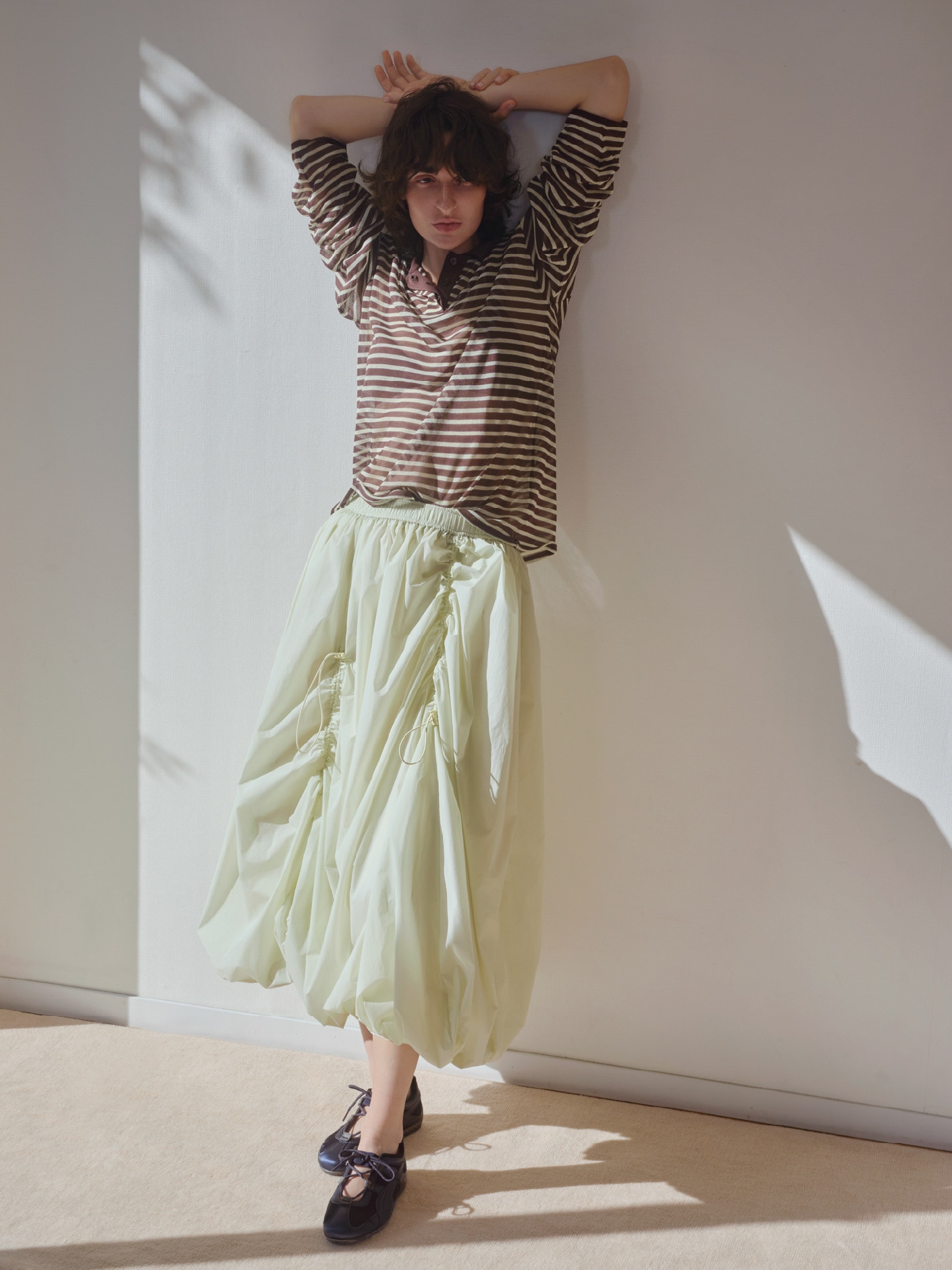 同コーディネートの全身写真