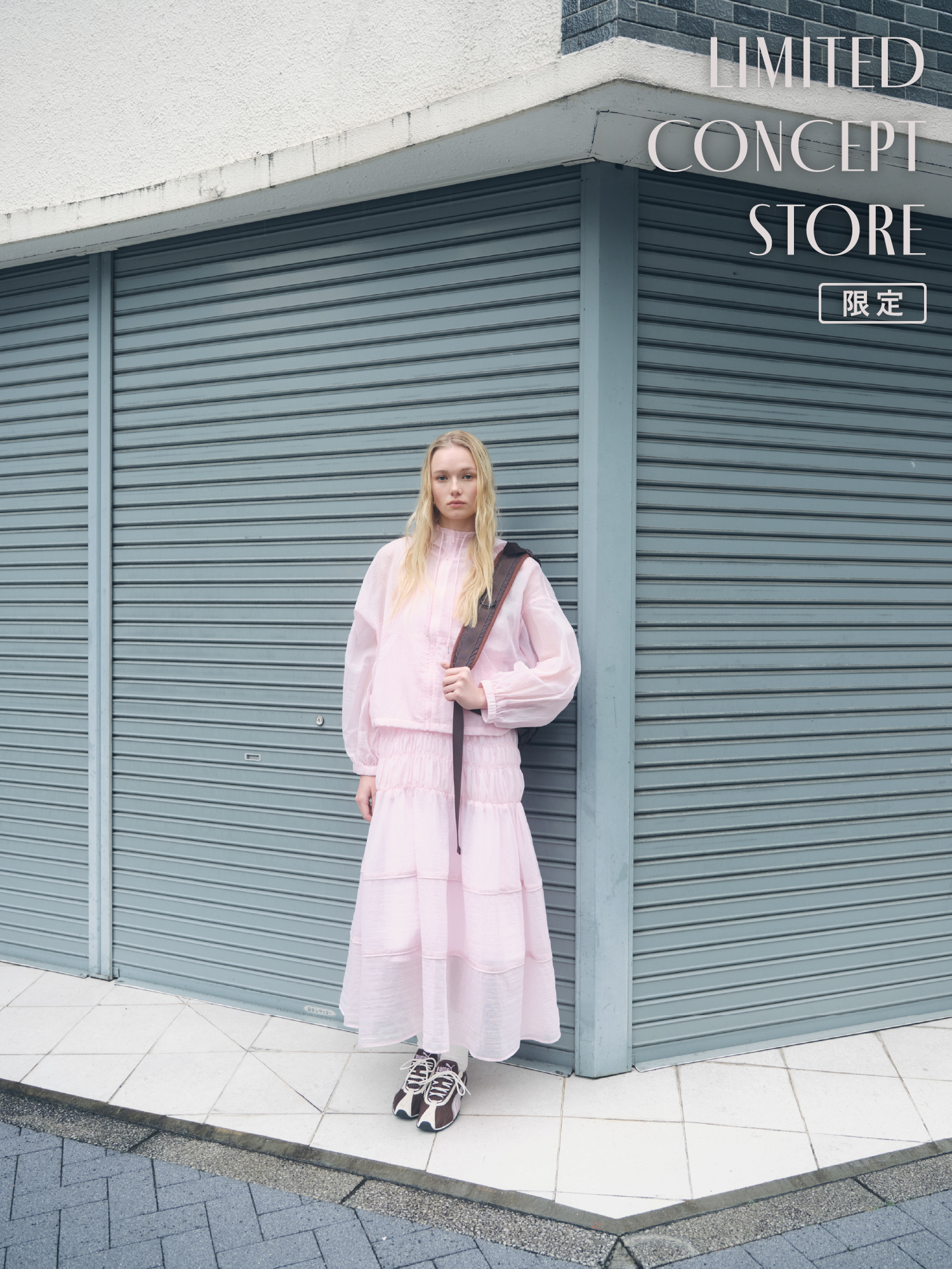 同コーディネートの全身写真