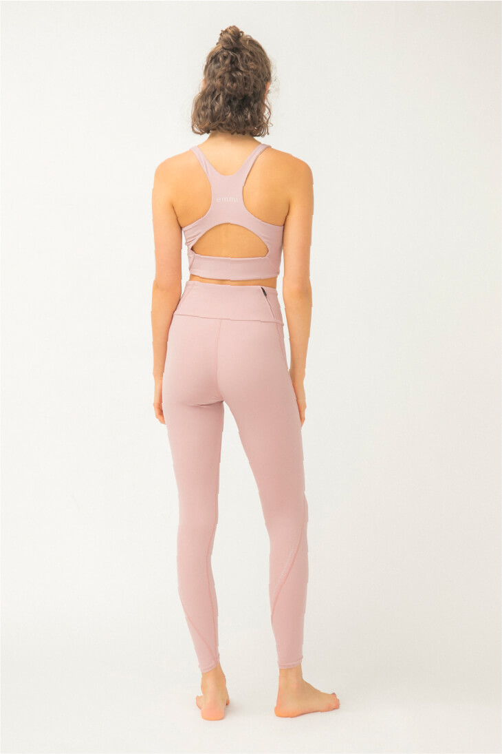 HAPPY WELLNESS YOGA SET │ emmi（エミ）公式サイト