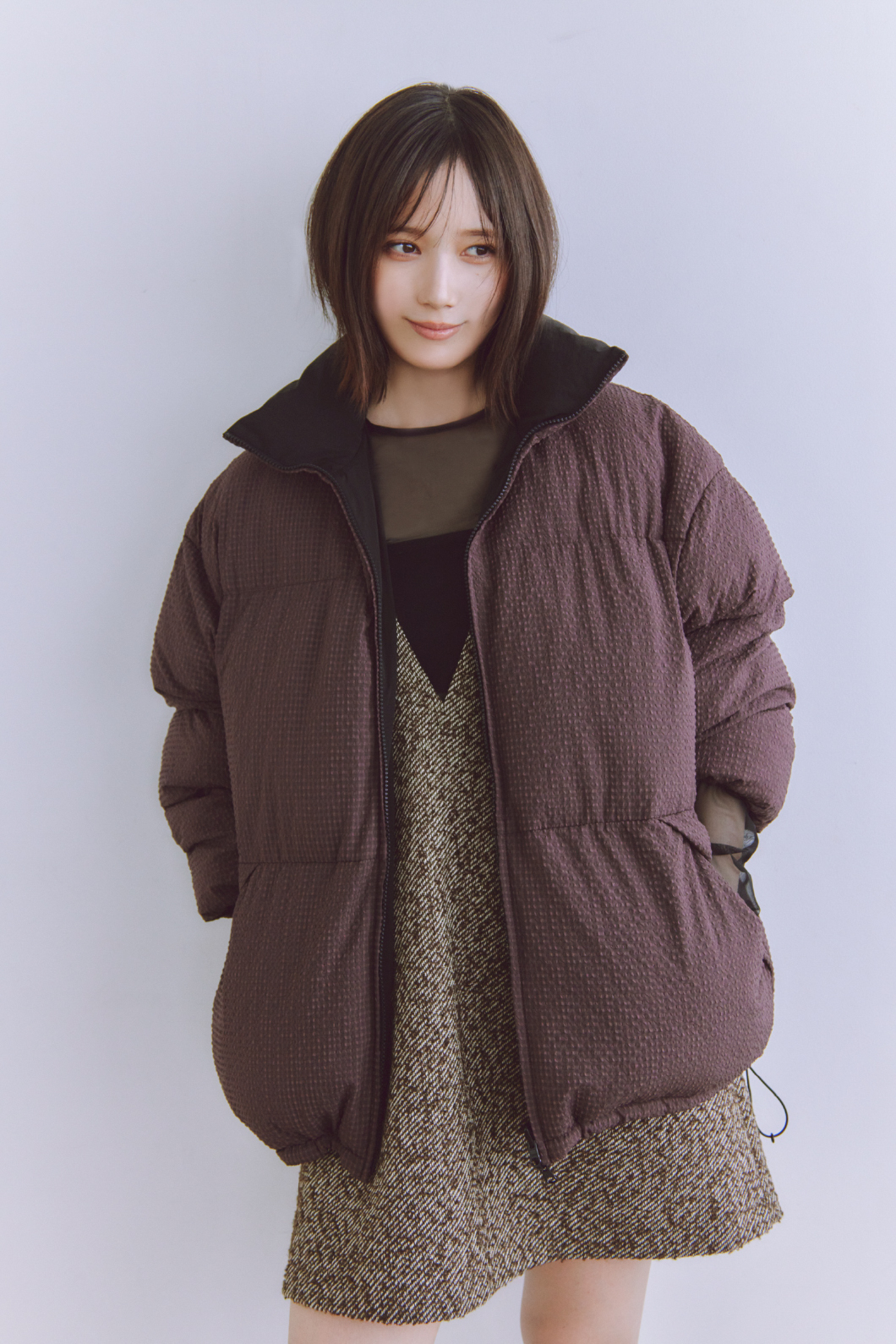 Coat Dress Shoesを着用するモデル
