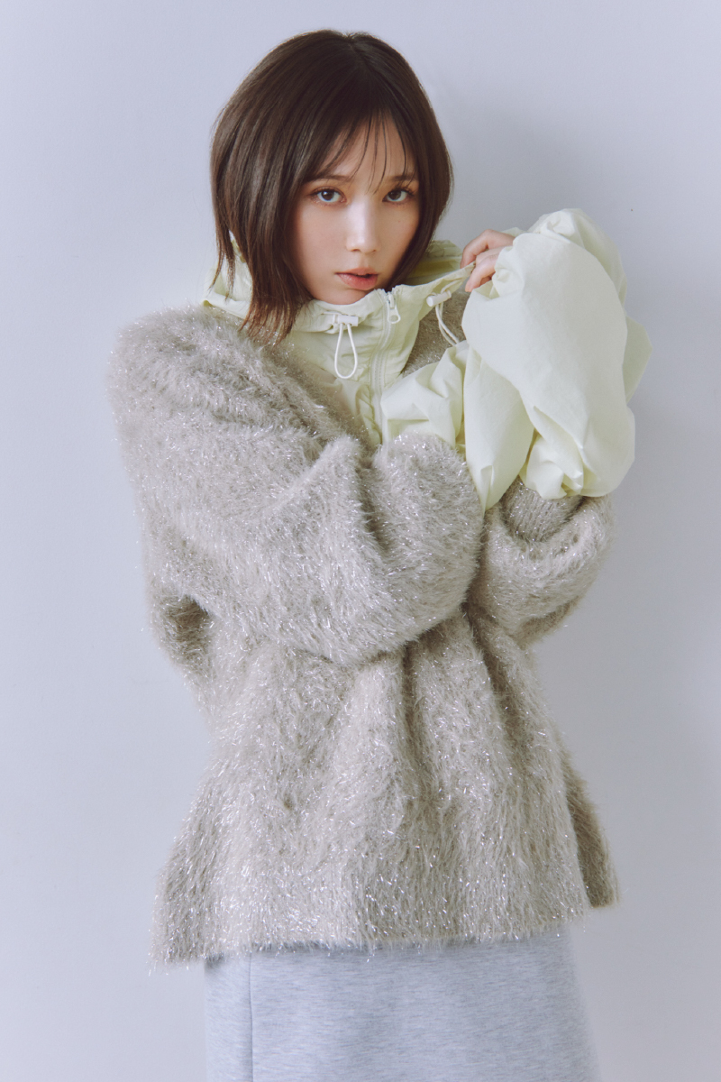 Tops Blousonを着用するモデル