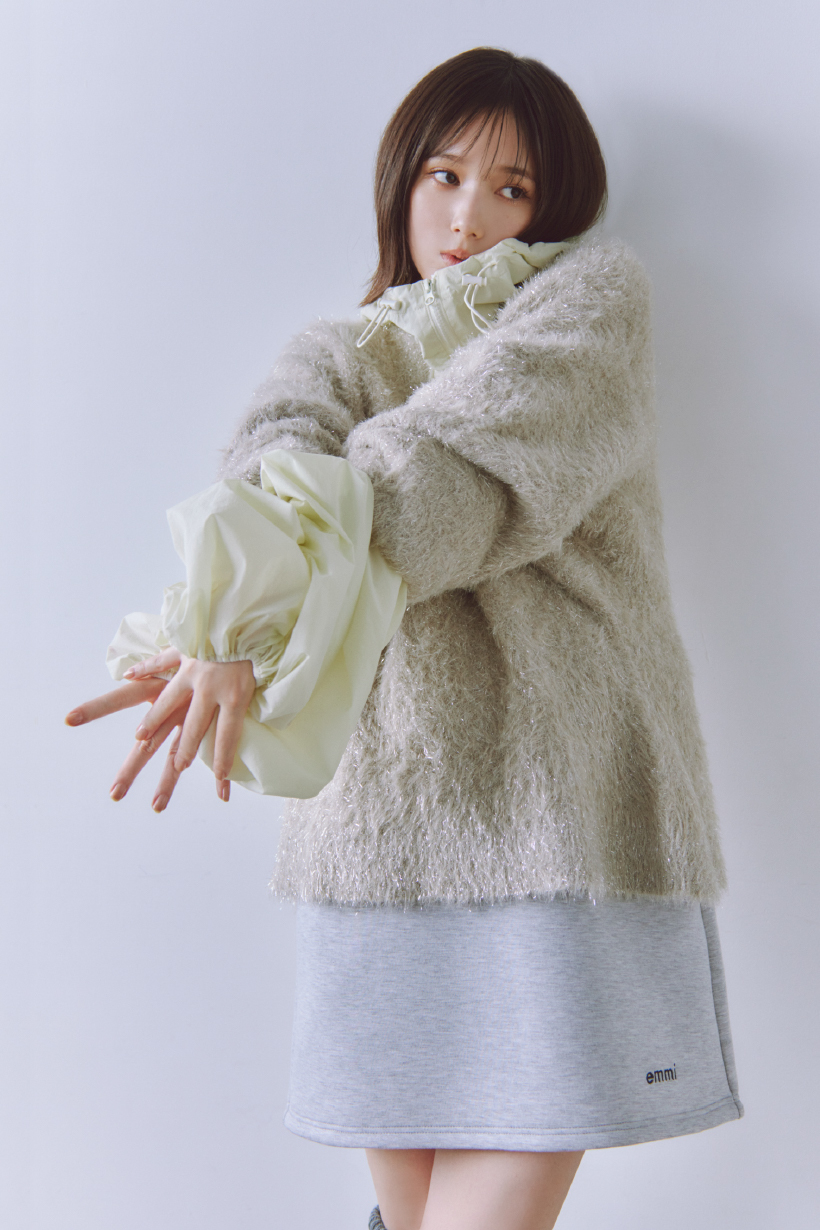 Tops Blousonを着用するモデル