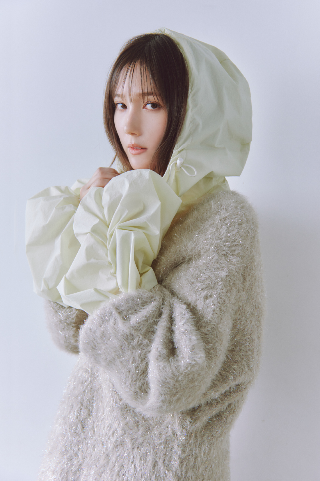 Tops Blousonを着用するモデル