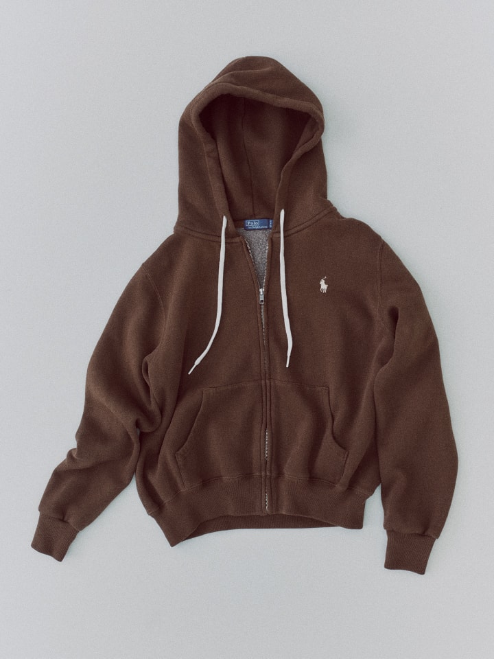 ブラウンのパーカーの画像