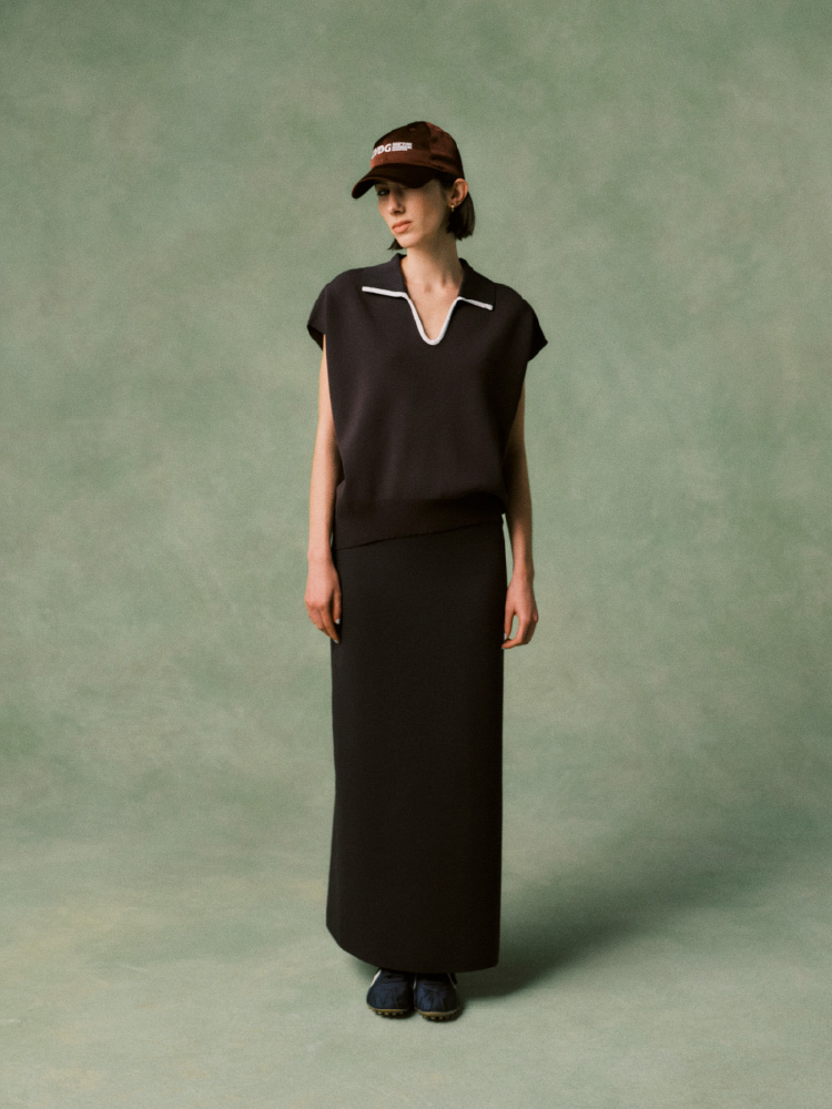 ハート柄でストライプの白シャツが畳まれている画像