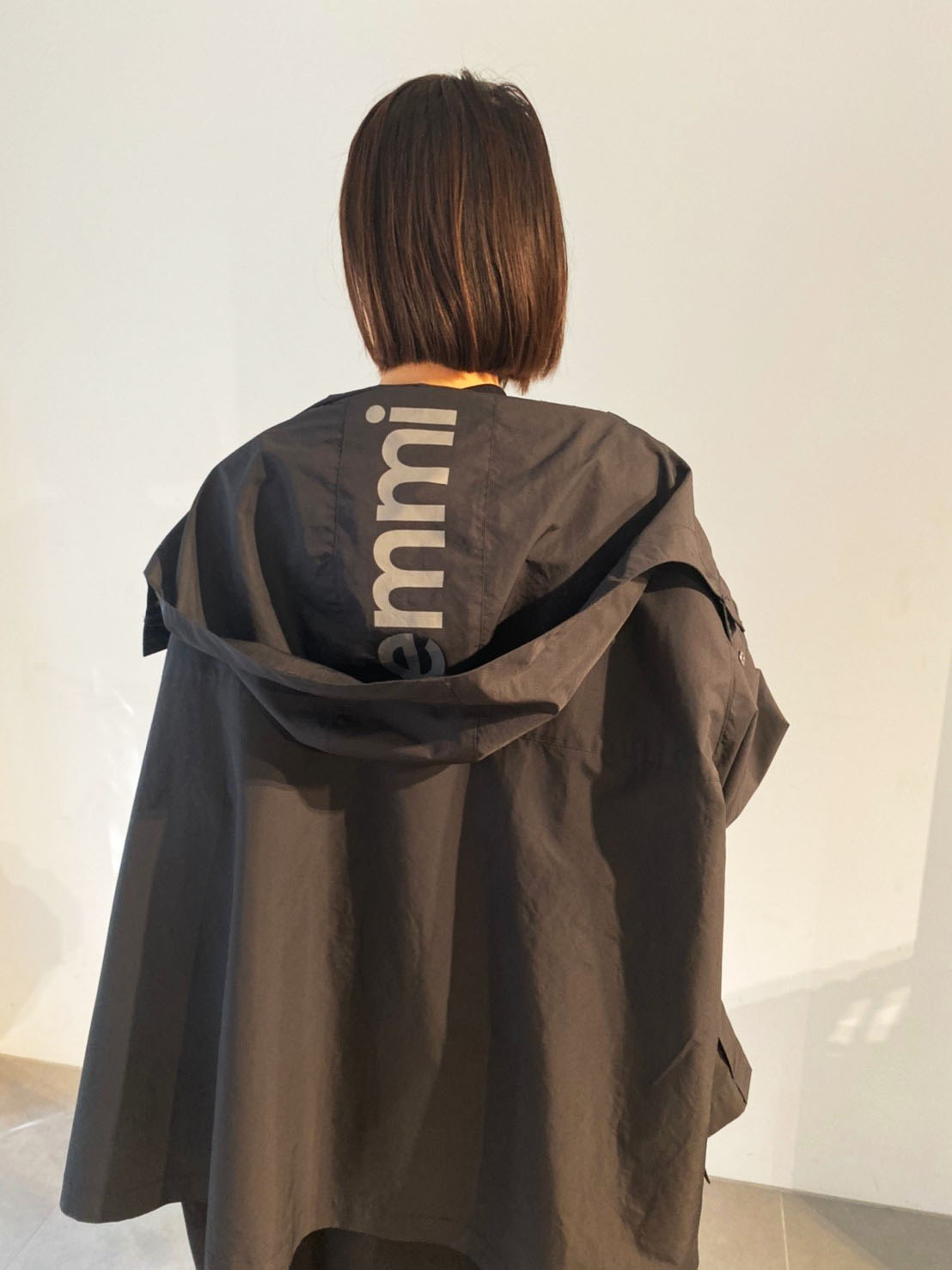 【試着のみタグ付き】emmi atelier フリースポンチョ emmi（エミ）の「【emmi atelier】撥水ポンチョコート（その他